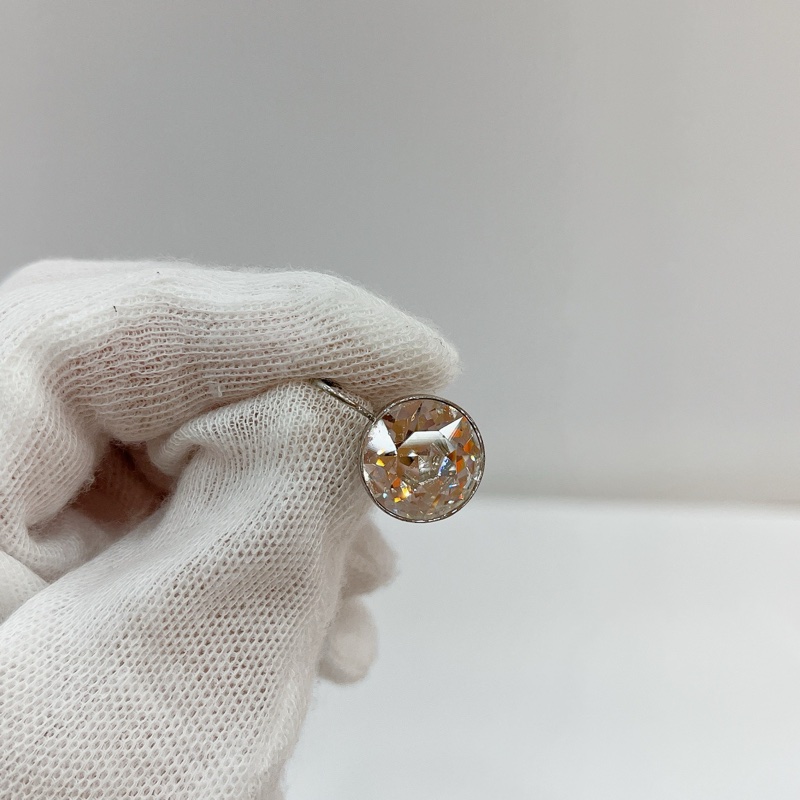 莉亞精品♡ Swarovski 水鑽耳針 全新閒置品-2