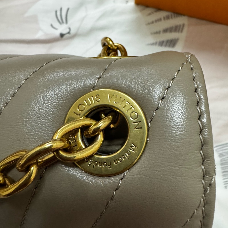【Louis Vuitton / LV】New Wave PM 縫線牛皮翻蓋二用包-13