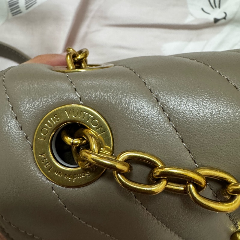 【Louis Vuitton / LV】New Wave PM 縫線牛皮翻蓋二用包-14