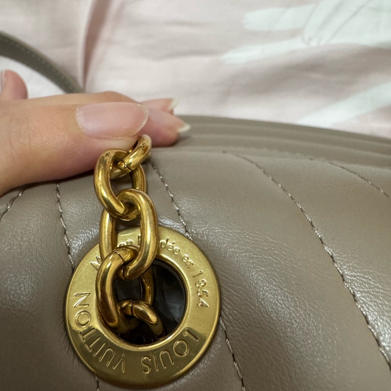 【Louis Vuitton / LV】New Wave PM 縫線牛皮翻蓋二用包-15