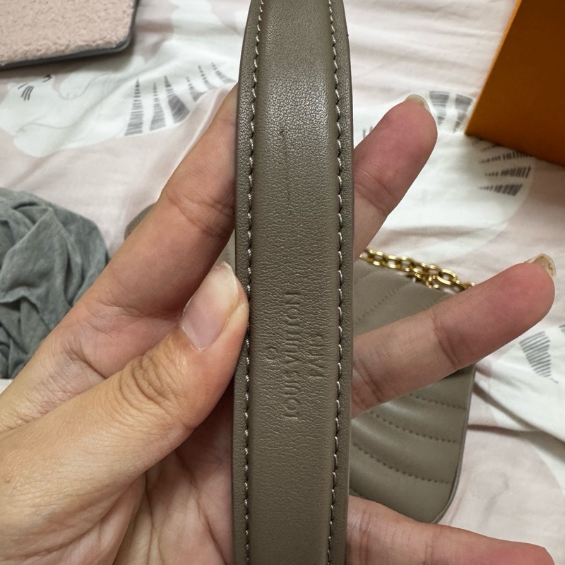 【Louis Vuitton / LV】New Wave PM 縫線牛皮翻蓋二用包-21