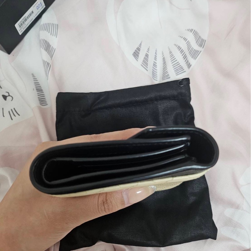 YSL Gaby絎縫小羊皮小型信封三折短夾-7