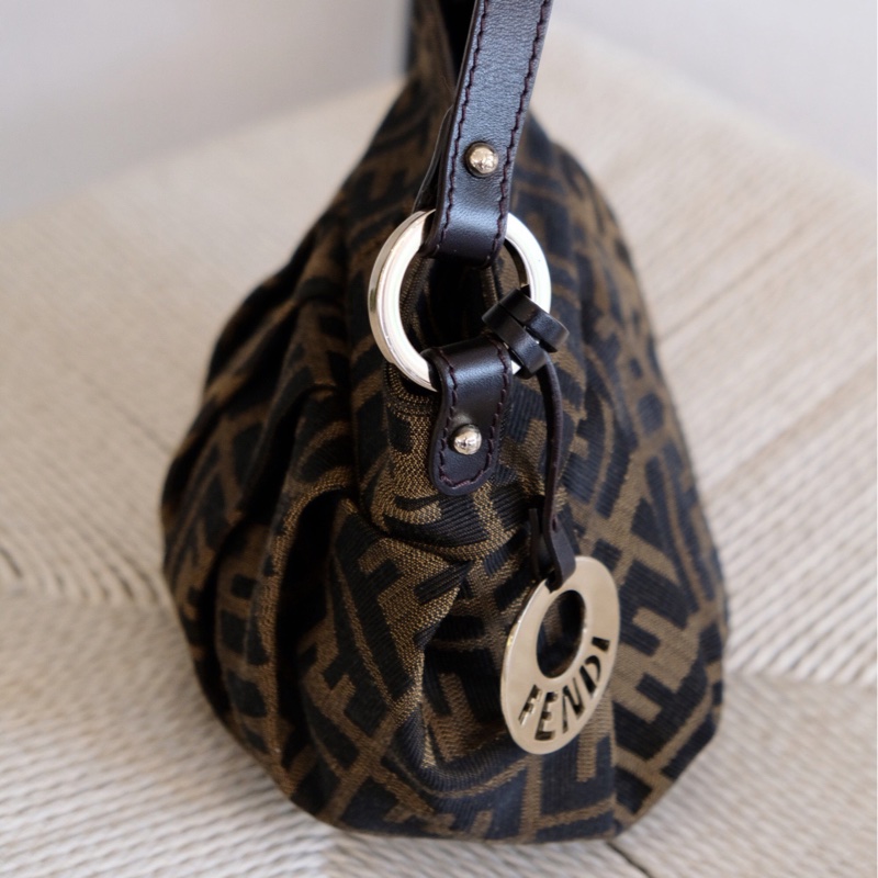 Fendi 芬迪老花元寶燒麥包-3