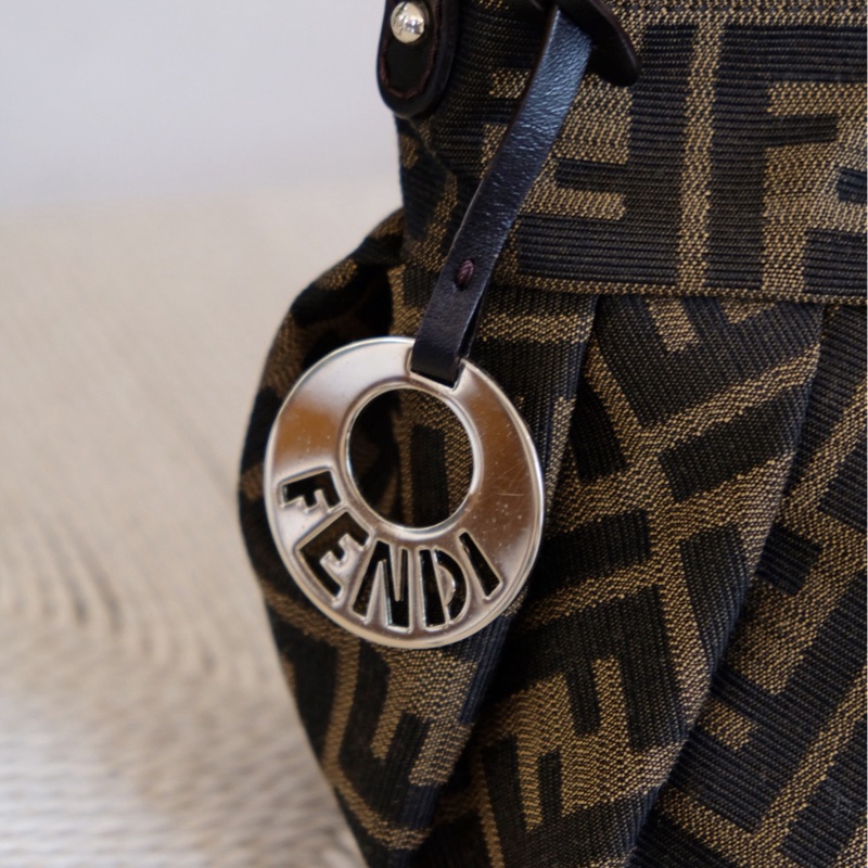 Fendi 芬迪老花元寶燒麥包-8