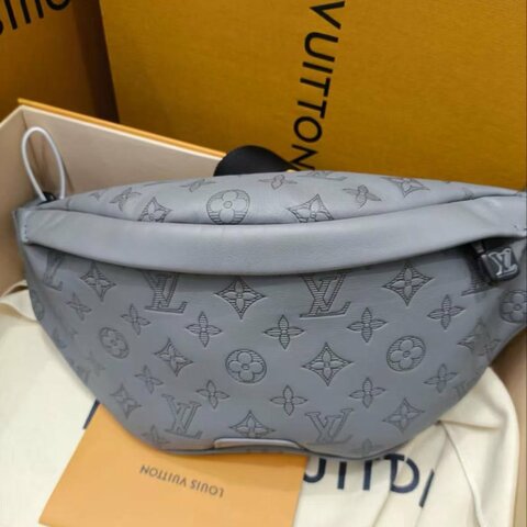 LV Discovery男款新款灰色胸包腰包 全新配件齊全
