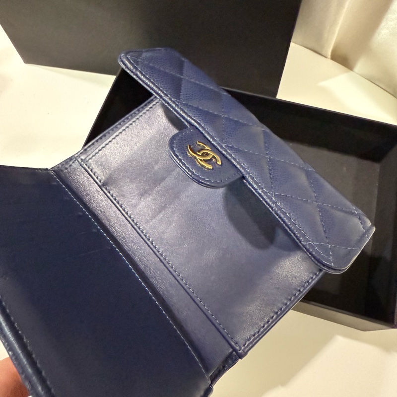 CHANEL 海軍藍三折中夾皮夾🖤全配附購證🫶🏻甜甜價出-4