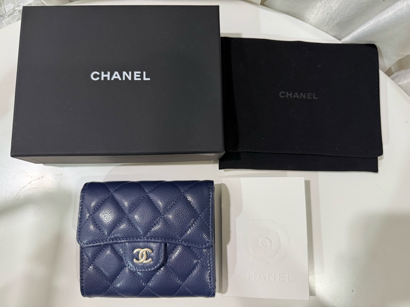 全新🤍CHANEL 經典口蓋三折短夾皮夾🩵海軍藍季節限定-4