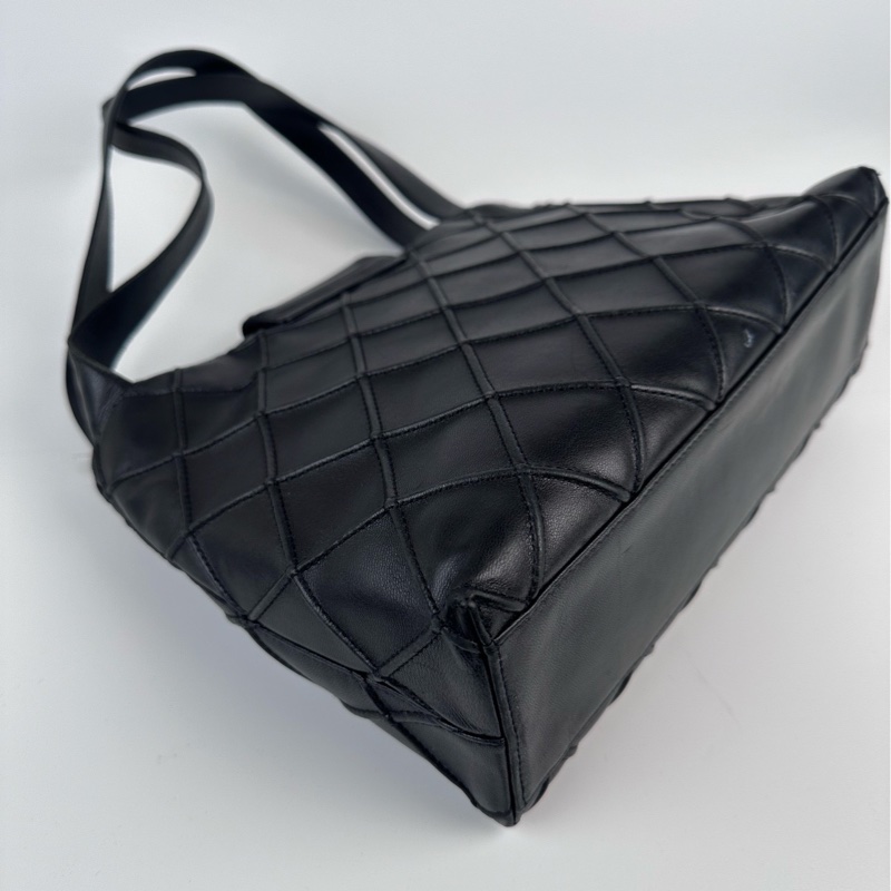 Chanel 窩夫hobo黑色羊皮款-6