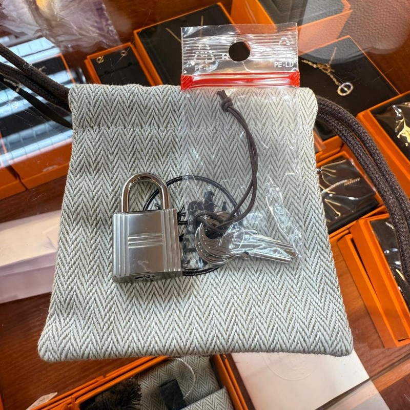 ✨持有香港正品正貨標籤(只做全新)✨ Hermes Picotin 18 馬爾法米色拼新白色銀扣-5