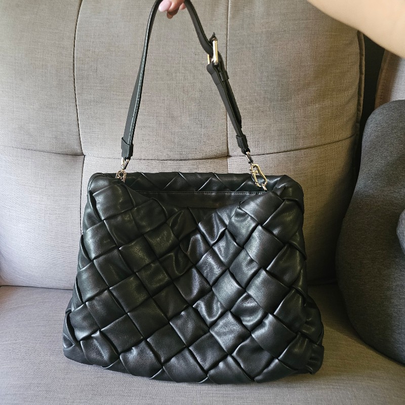 karl Lagerfeld 黑色肩背包，可A4-1