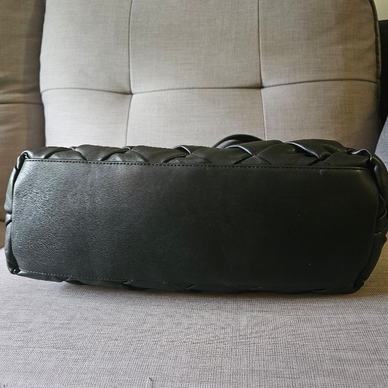 karl Lagerfeld 黑色肩背包，可A4-10