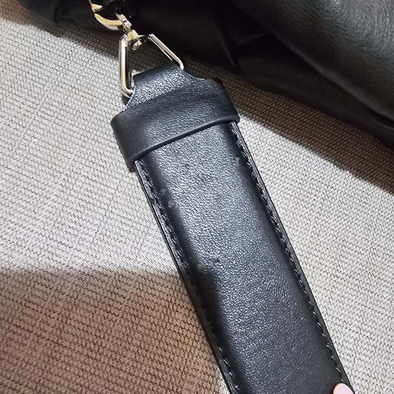 karl Lagerfeld 黑色肩背包，可A4-17