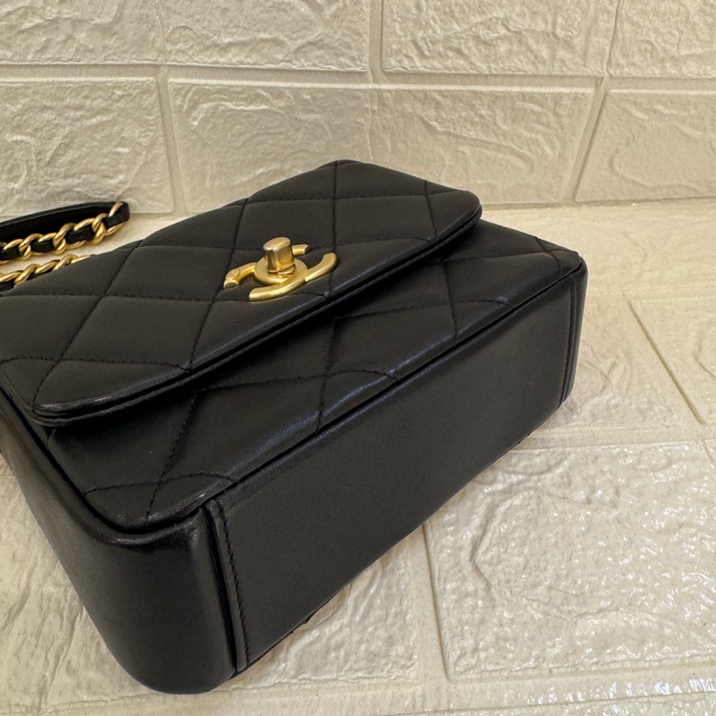 Chanel黑菱格金雙C方型口蓋鏈包-2