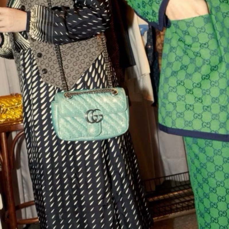 GUCCI GG Marmont系列小號亮片肩背包-2