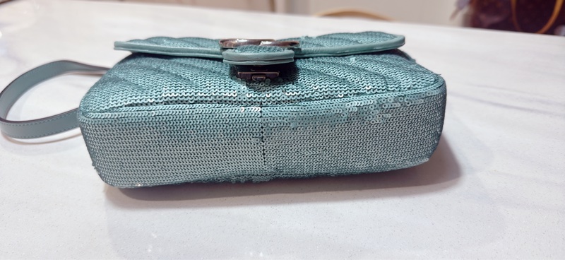 GUCCI GG Marmont系列小號亮片肩背包-9