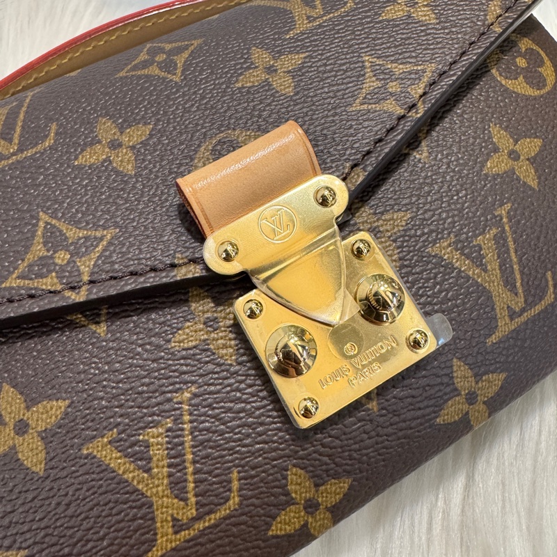 LV Pochette Metis East West 老花金釦小郵差包 手提肩斜背 晶片款-7