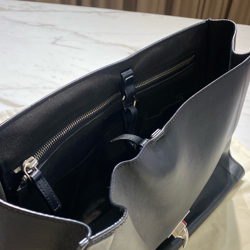 Givenchy Shark Black studs Handbag 黑色皮革包-14