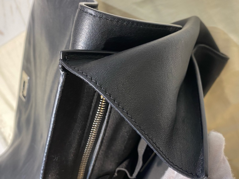 Givenchy Shark Black studs Handbag 黑色皮革包-21