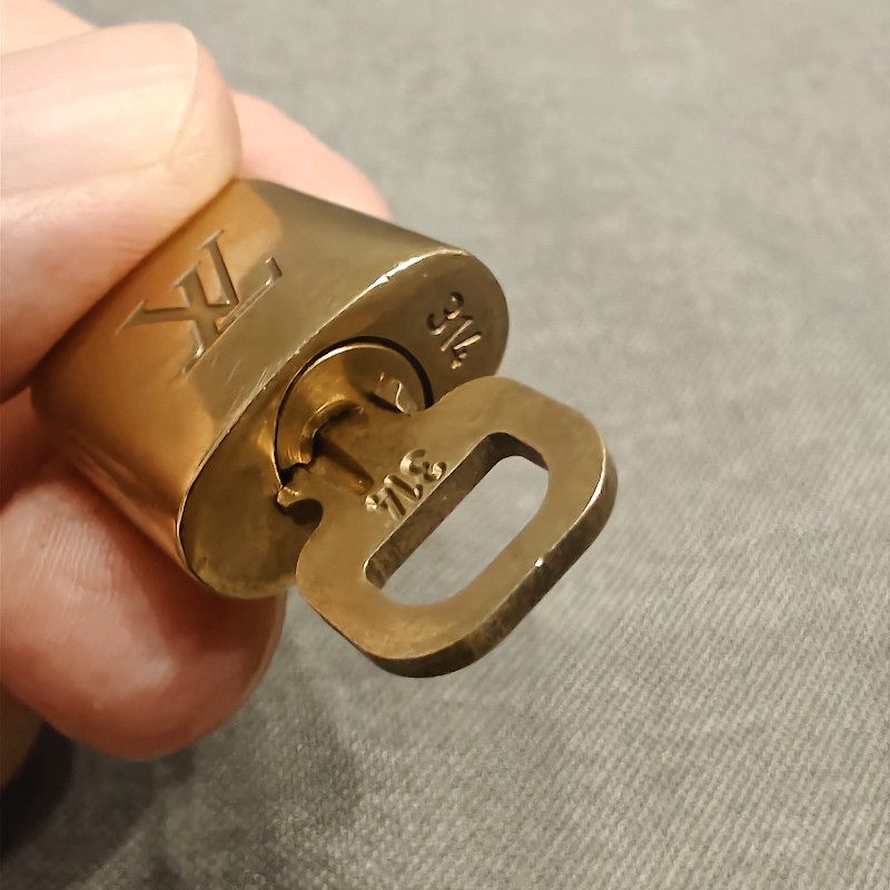 日本帶回中古vintage 絕版LV鑰匙扣,編號314-2