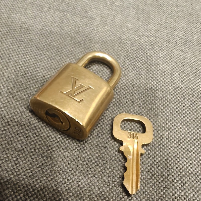 日本帶回中古vintage 絕版LV鑰匙扣,編號314-4