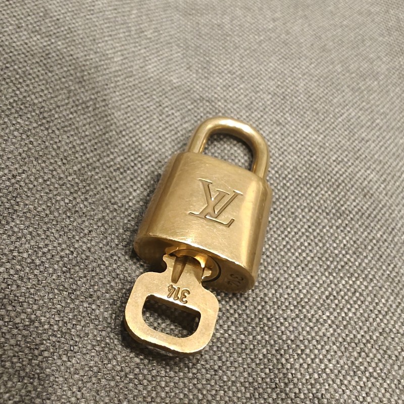 日本帶回中古vintage 絕版LV鑰匙扣,編號314-6