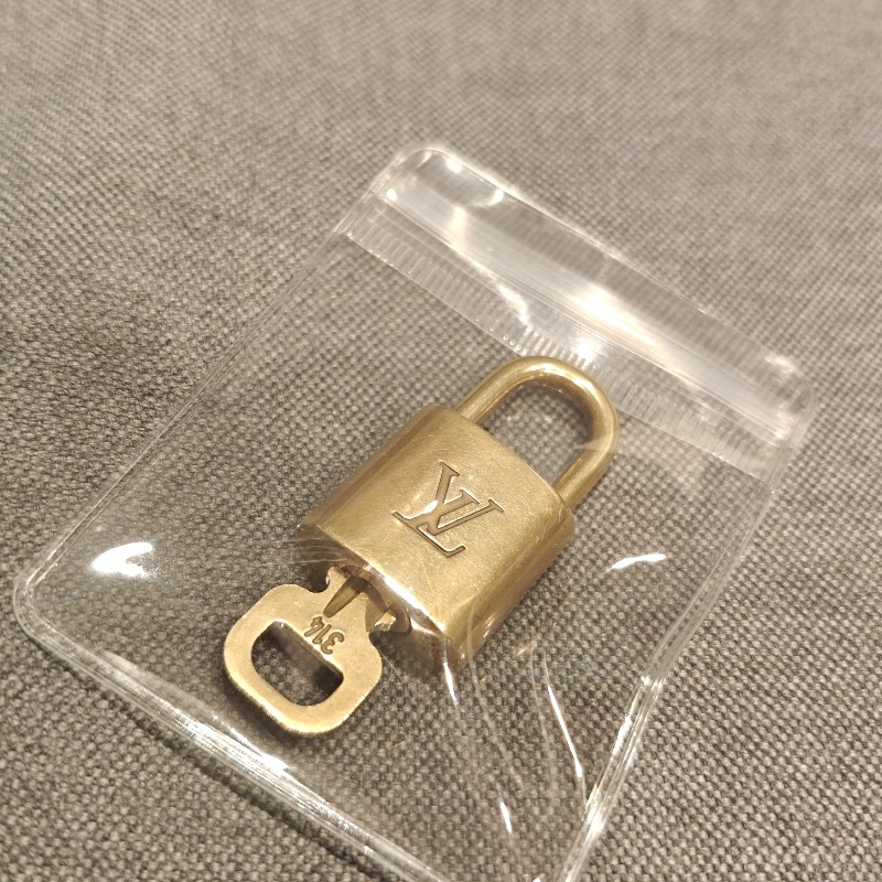 日本帶回中古vintage 絕版LV鑰匙扣,編號314-7
