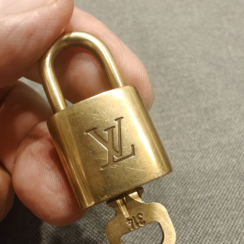 日本帶回中古vintage 絕版LV鑰匙扣,編號314-9