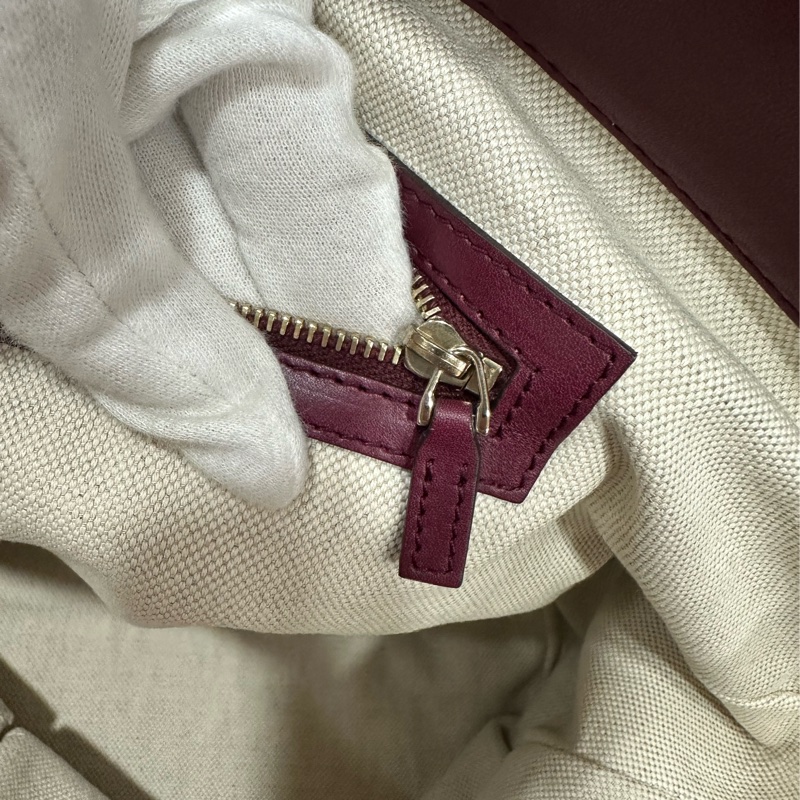 Gucci 257061 豬肝紅牛皮金釦手提包 肩背包-25