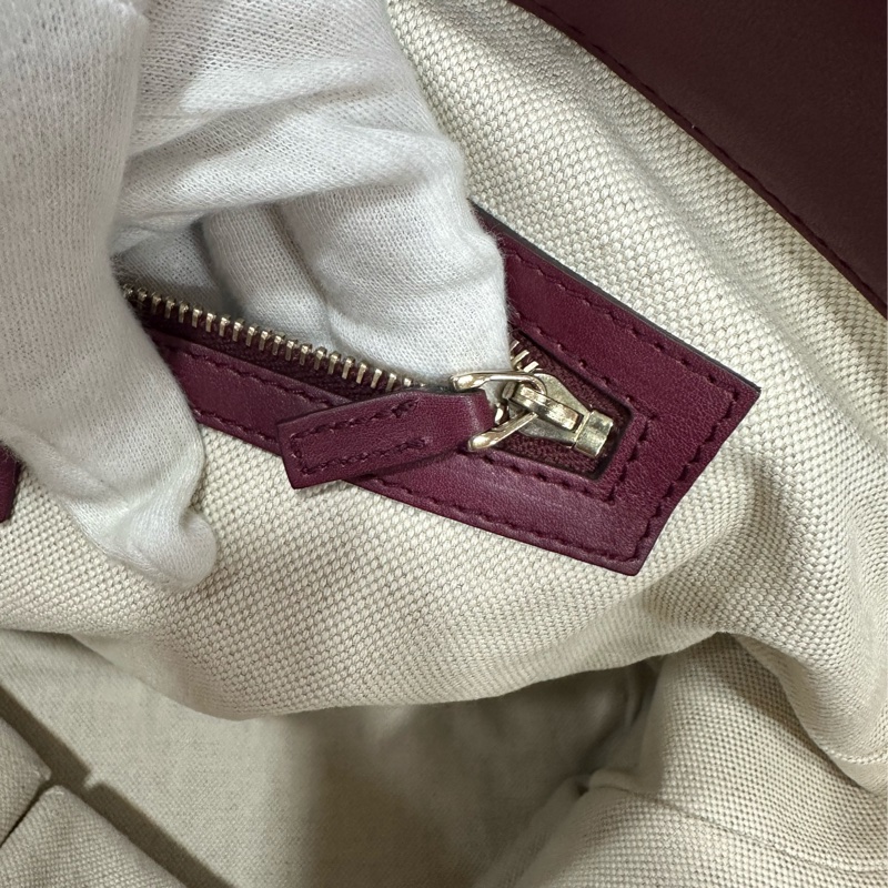 Gucci 257061 豬肝紅牛皮金釦手提包 肩背包-26