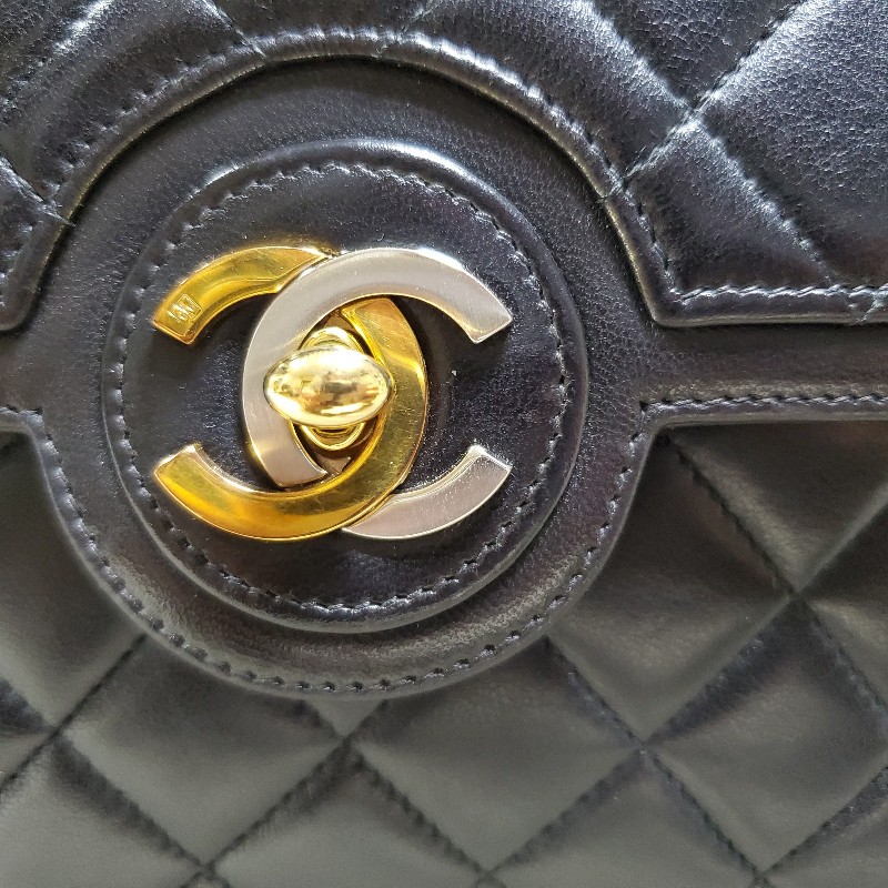 Chanel vintage 巴黎限定黑色小羊皮掀蓋包 菱格紋肩包 古董包 雙色扣 香奈兒-40