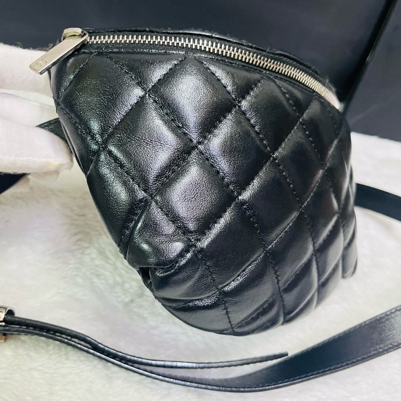 CHANEL 香奈兒超夯櫃姐腰包 員工包 胸口包(黑色)-1