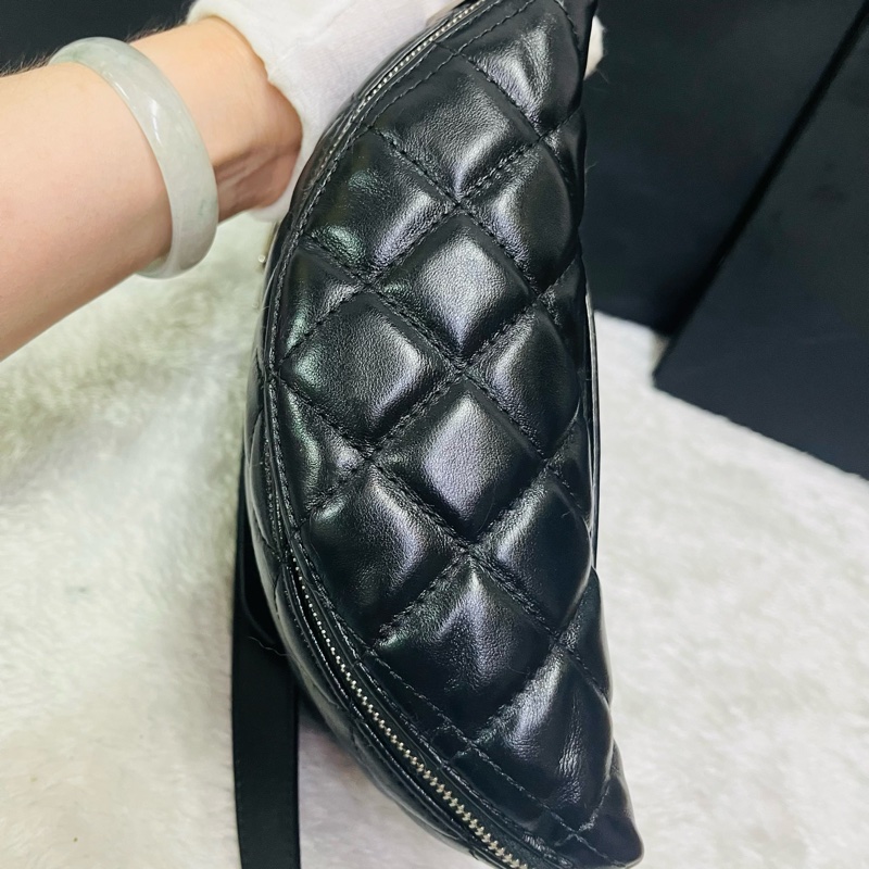 CHANEL 香奈兒超夯櫃姐腰包 員工包 胸口包(黑色)-34
