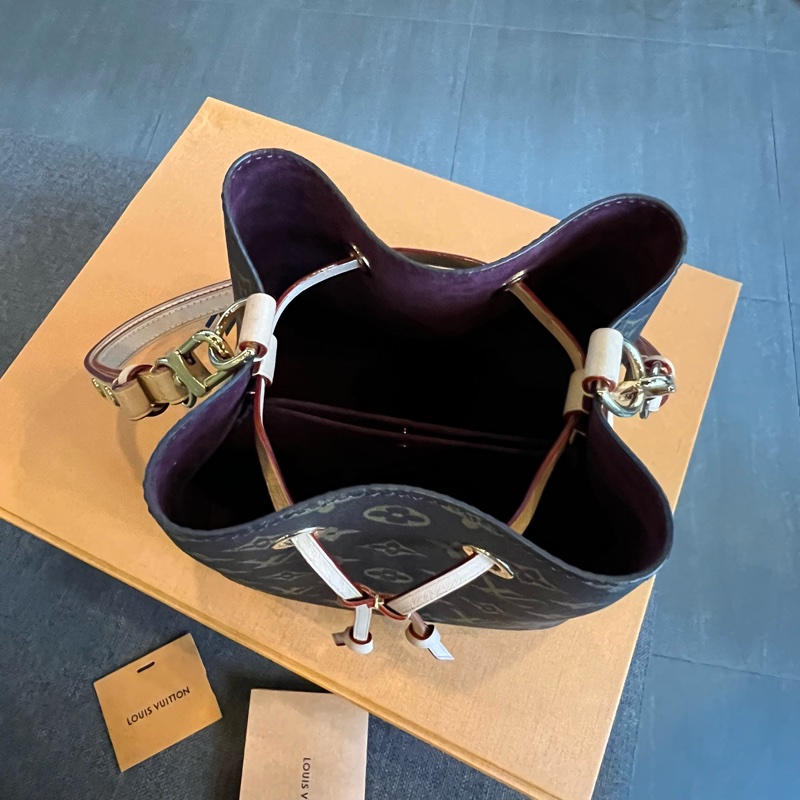 📢 全新 讓亞洲女孩愛不釋手的斷貨王❤️Louis Vuitton Néonoé BB新款老花水桶包晶片款 正品-1