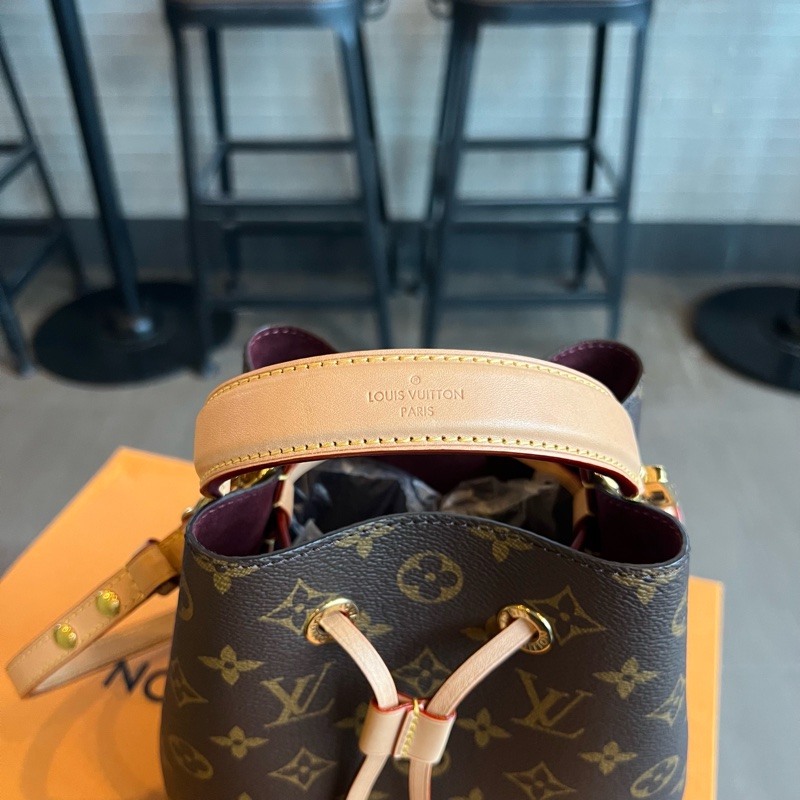 📢 全新 讓亞洲女孩愛不釋手的斷貨王❤️Louis Vuitton Néonoé BB新款老花水桶包晶片款 正品-4