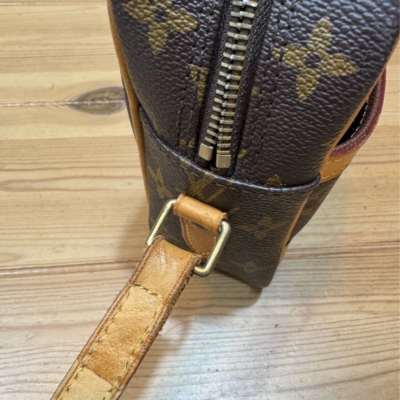 LV 斜背包-8