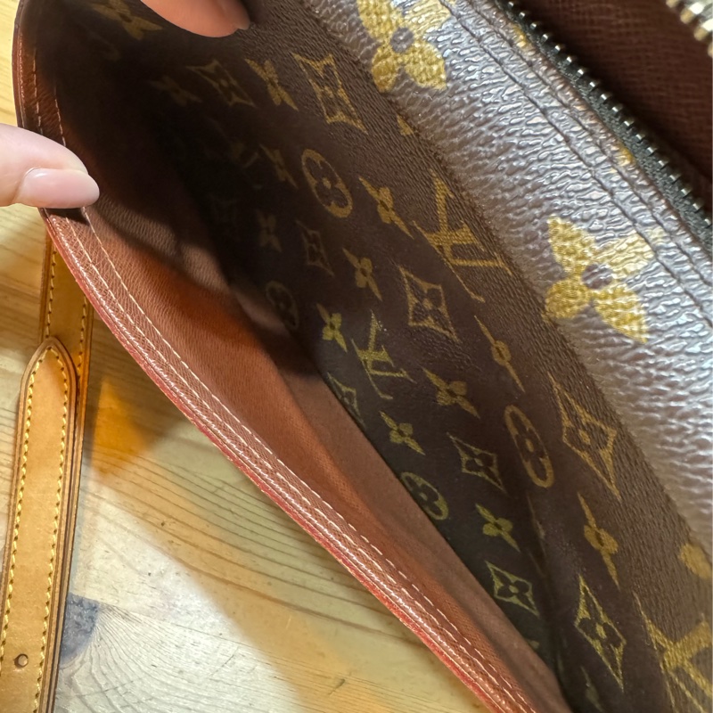 LV 斜背包-9