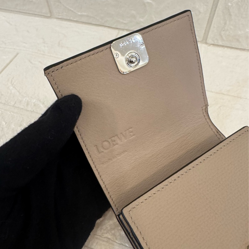 Loewe大象灰銀logo釦式短夾-16