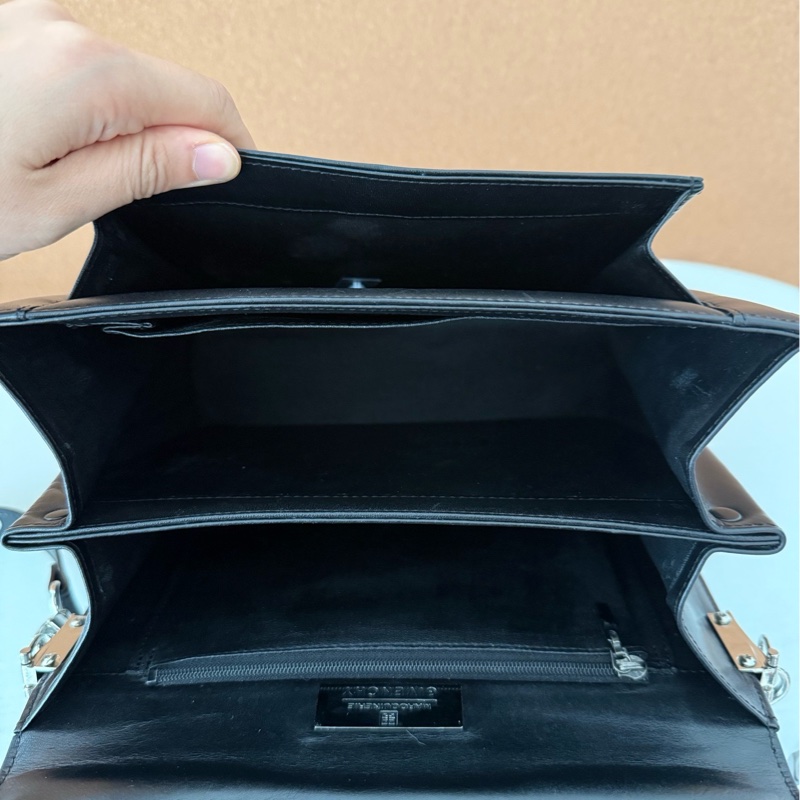 Givenchy 手提包 黑色 容量足-1