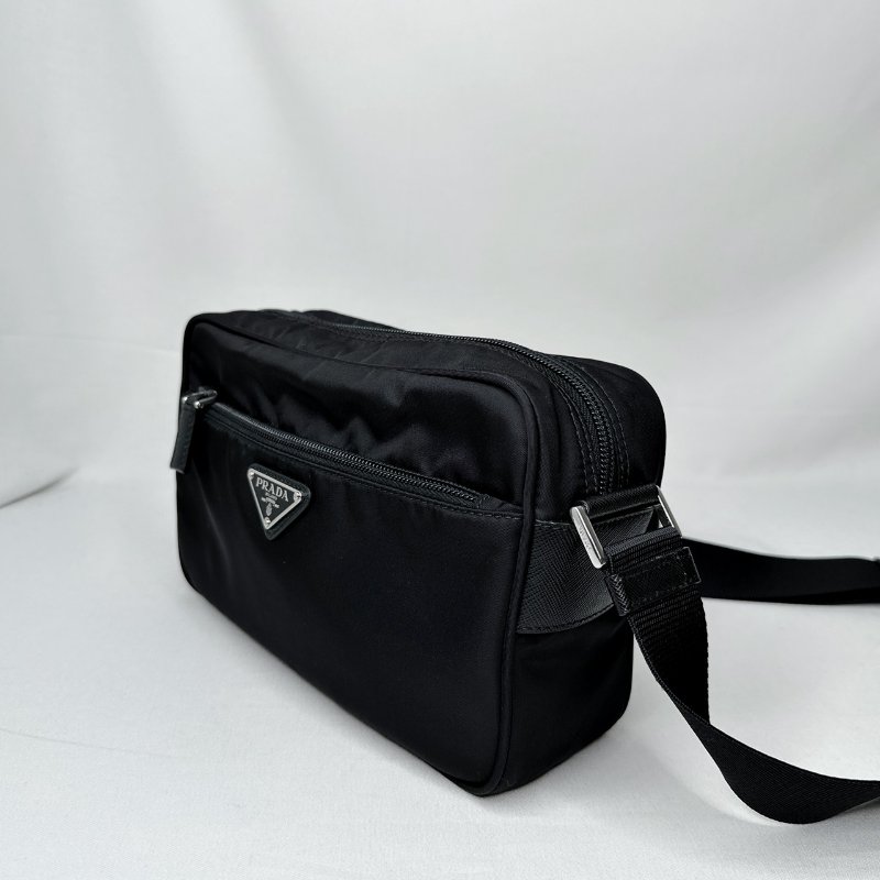 PRADA 三角標尼龍郵差相機包-2