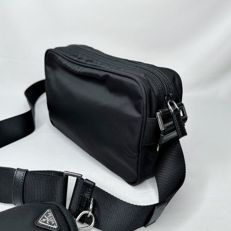 PRADA 三角標尼龍郵差相機包-4