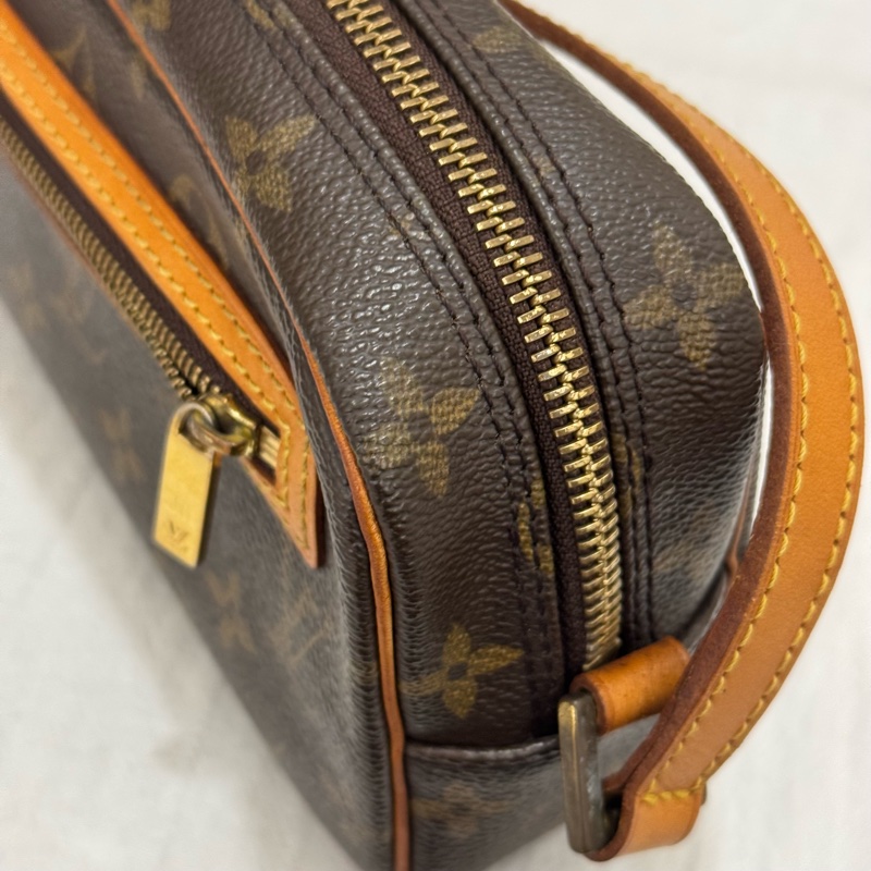 Louis Vuitton 小號開口笑腋下包-16