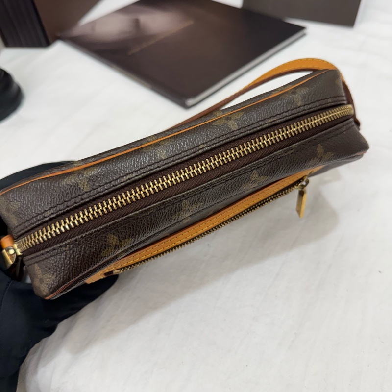 Louis Vuitton 小號開口笑腋下包-23