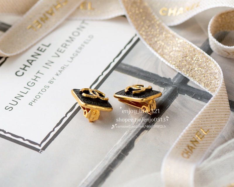 《CHANEL香奈兒》vintage古董老香 coco立體大Logo金色 黑色 皮革感 時尚 復古 夾式 方塊 方糖耳環-2