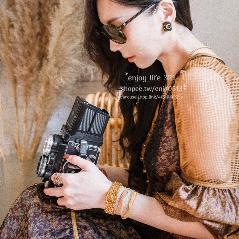 《CHANEL香奈兒》vintage古董老香 coco立體大Logo金色 黑色 皮革感 時尚 復古 夾式 方塊 方糖耳環-5