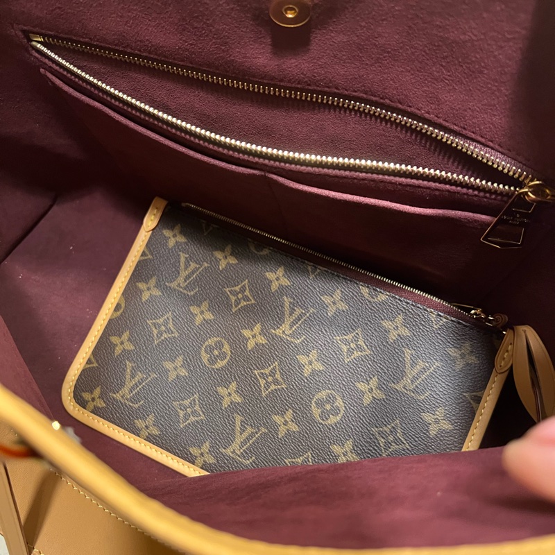LV carryall MM肩背包-5