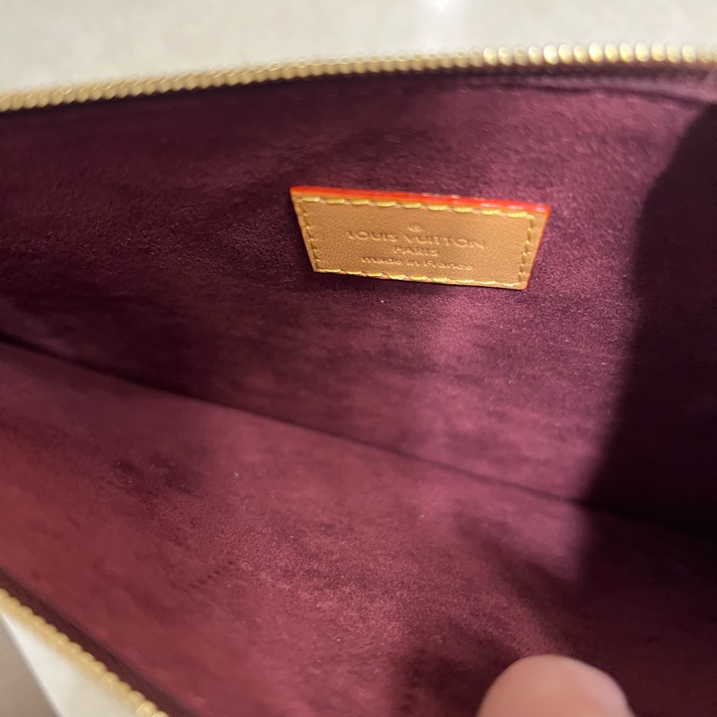 LV carryall MM肩背包-7