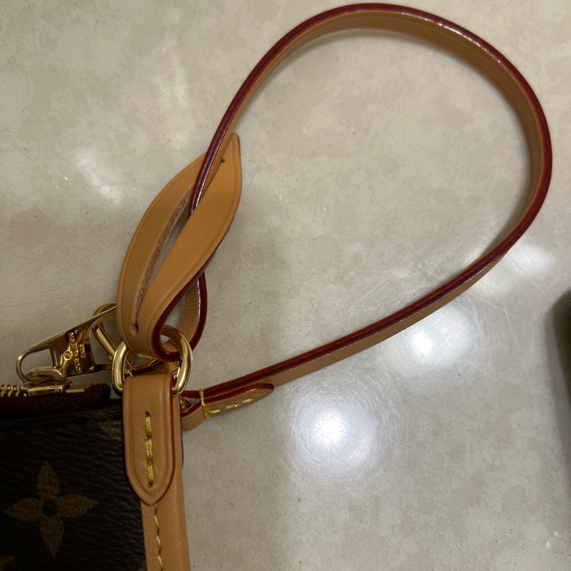 LV carryall MM肩背包-10
