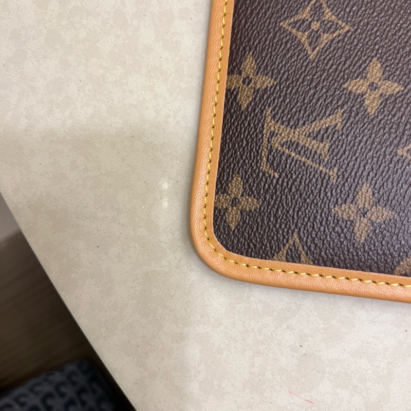 LV carryall MM肩背包-11