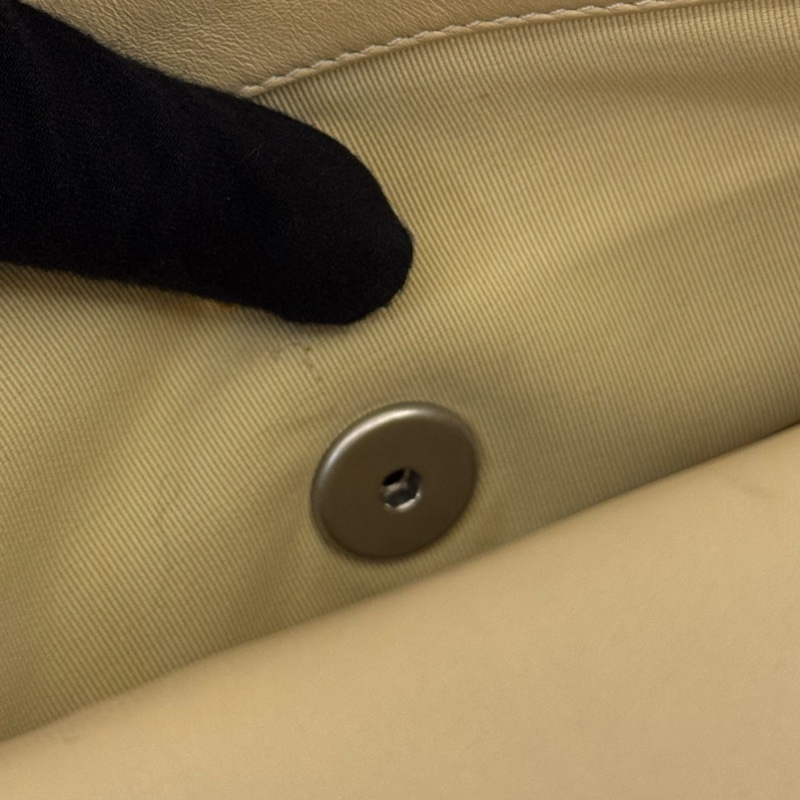 Chanel奶茶色19 銀扣26cm-15