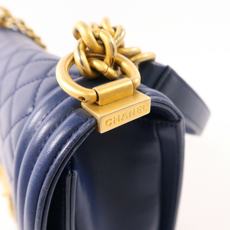 CHANEL 羊皮皮革Boy 25cm金扣鏈帶肩背袋-16
